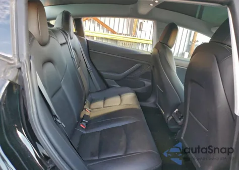 2021 Tesla Model 3 z USA, uszkodzony, nr VIN 5YJ3E1EA1MF907076